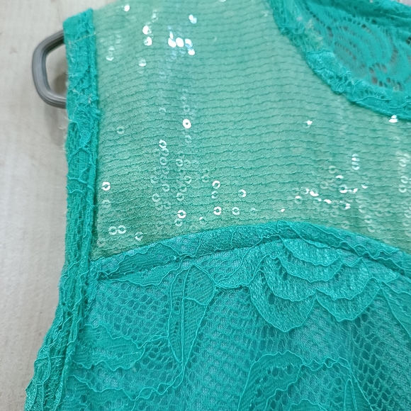 Long bodycon lace dress - Picture 7 of 14